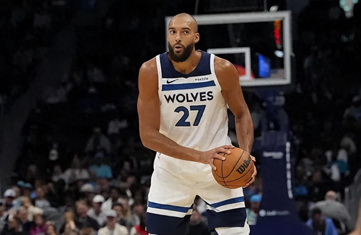 开云体育官网-太离谱了！打26分钟得9分，正负值-38，球迷：DPOY被你弄成了笑话