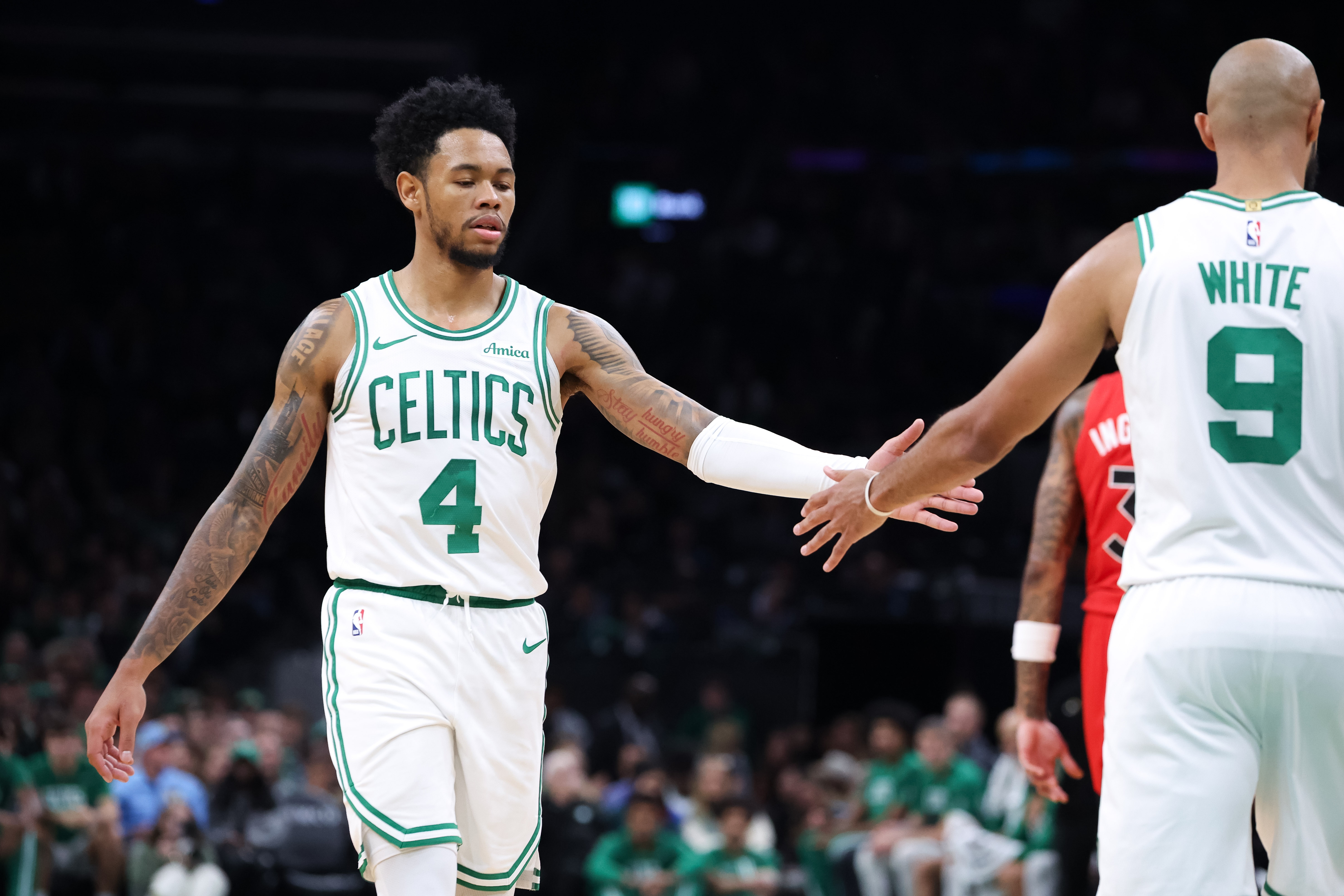 开云-杰伦·布朗：安芬尼·西蒙斯始终全力以赴以球队为先 毫无怨言